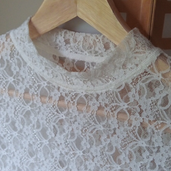 Ptp16" Lace Long sleeve White Top - Picture 3 of 12